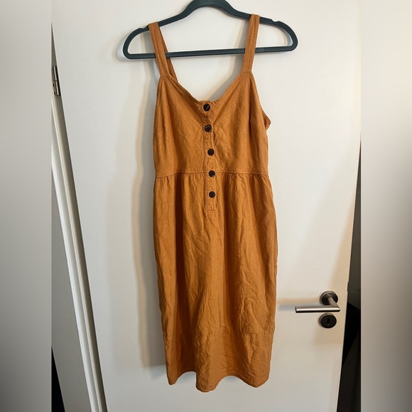 Universal Thread Button Dress - Picture 1 of 4
